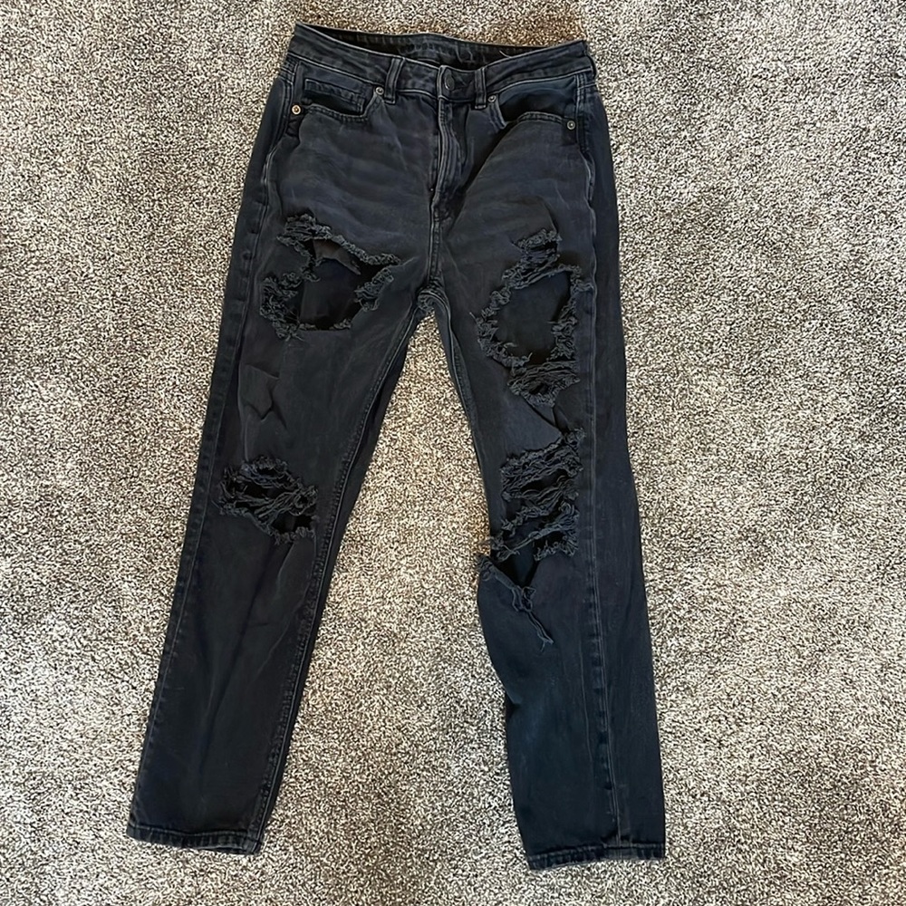American Eagle Ripped Mom jeans
